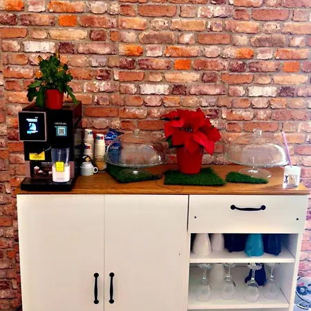 Dolce Di Monica Hostel Νάπολη