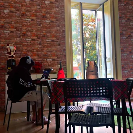 Dolce Di Monica Hostel Νάπολη